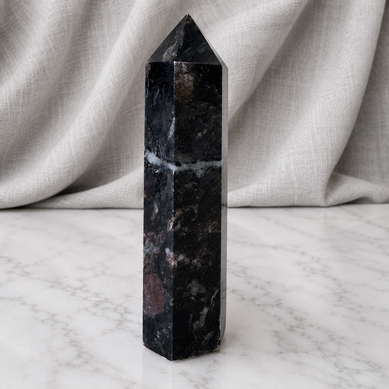 81 Garnet in Arfvedsonite Generator